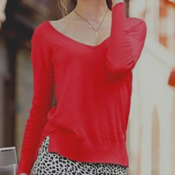 Victoria's Secret Red Lightweight Scoop-neck Pullover Sweater - Picture 1 of 13